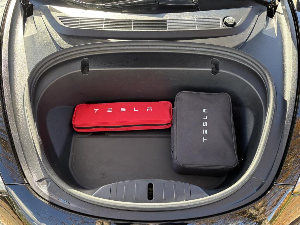 Tesla Model 3 Sedan 0,0 239 kw