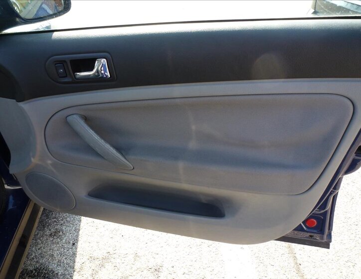 Volkswagen Passat Kombi 1,6 l 74 kw