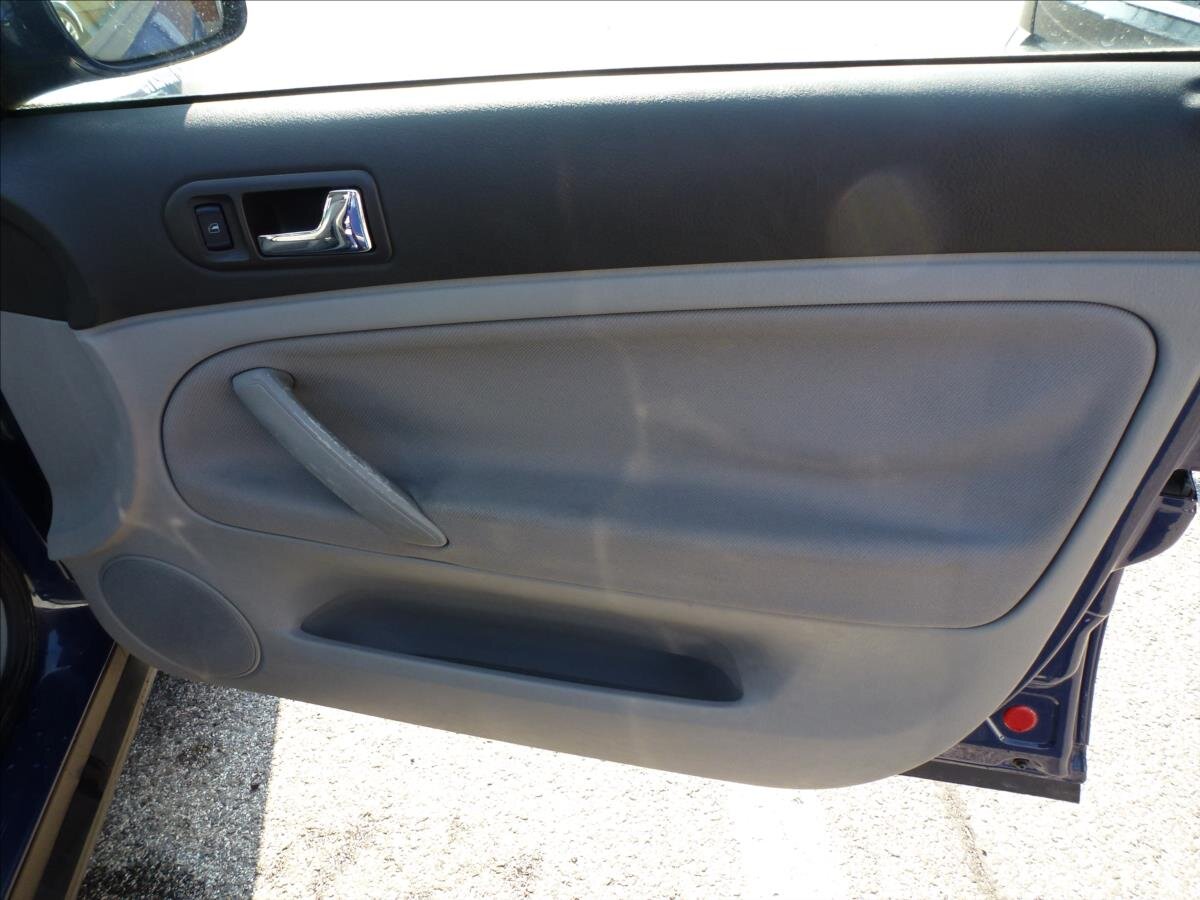 Volkswagen Passat Kombi 1,6 l 74 kw