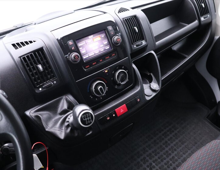 Peugeot Boxer Skříň 2,2 l 121 kw