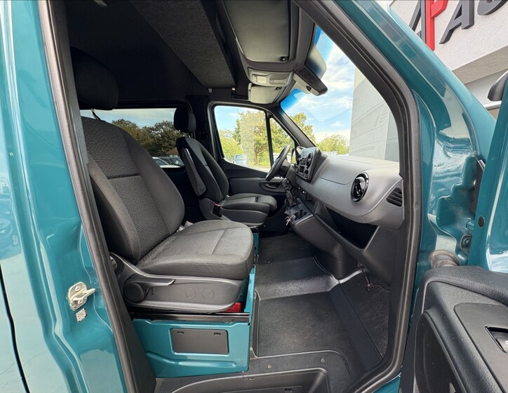 Mercedes-Benz Sprinter 17