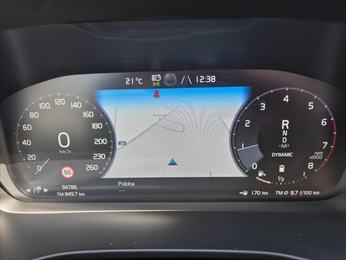Volvo XC40 SUV / Terénní 2,0 l 145 kw
