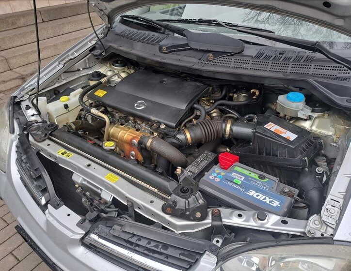 Nissan Almera Tino 44