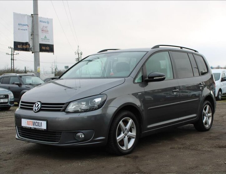 Volkswagen Touran 1