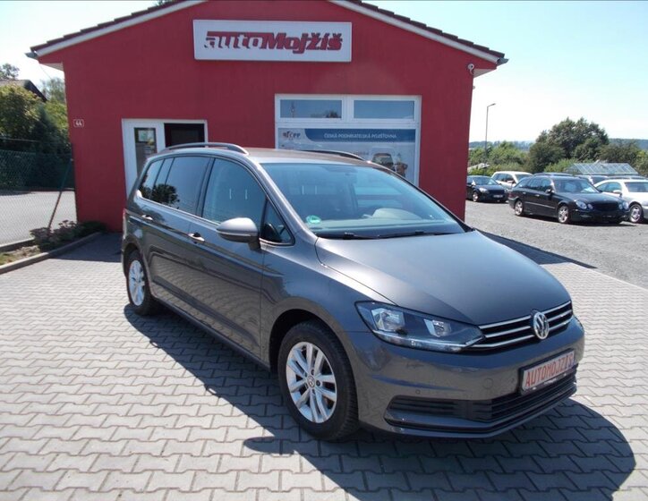 Volkswagen Touran 1