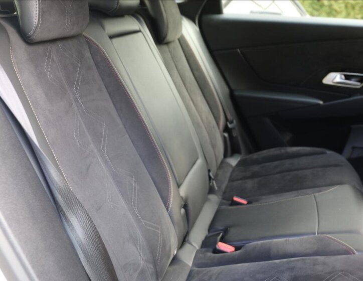 DS Automobiles DS7 Crossback Kombi 2,0 l 130 kw