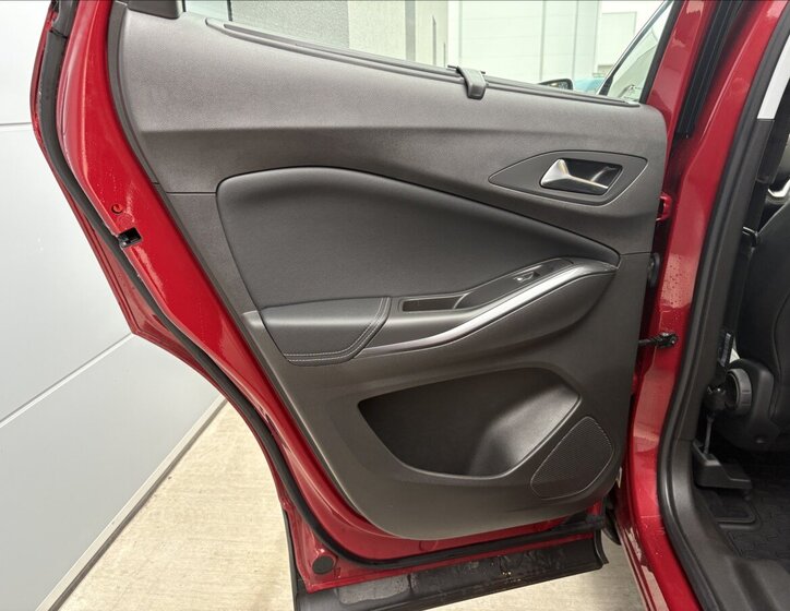 Opel Grandland X Sedan / Limuzína 1,2 l 96 kw