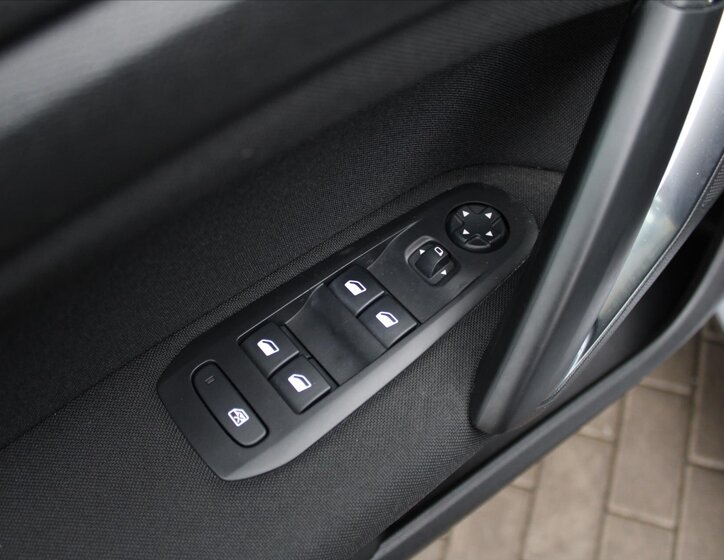 Peugeot 308 Hatchback 1,6 l 73 kw