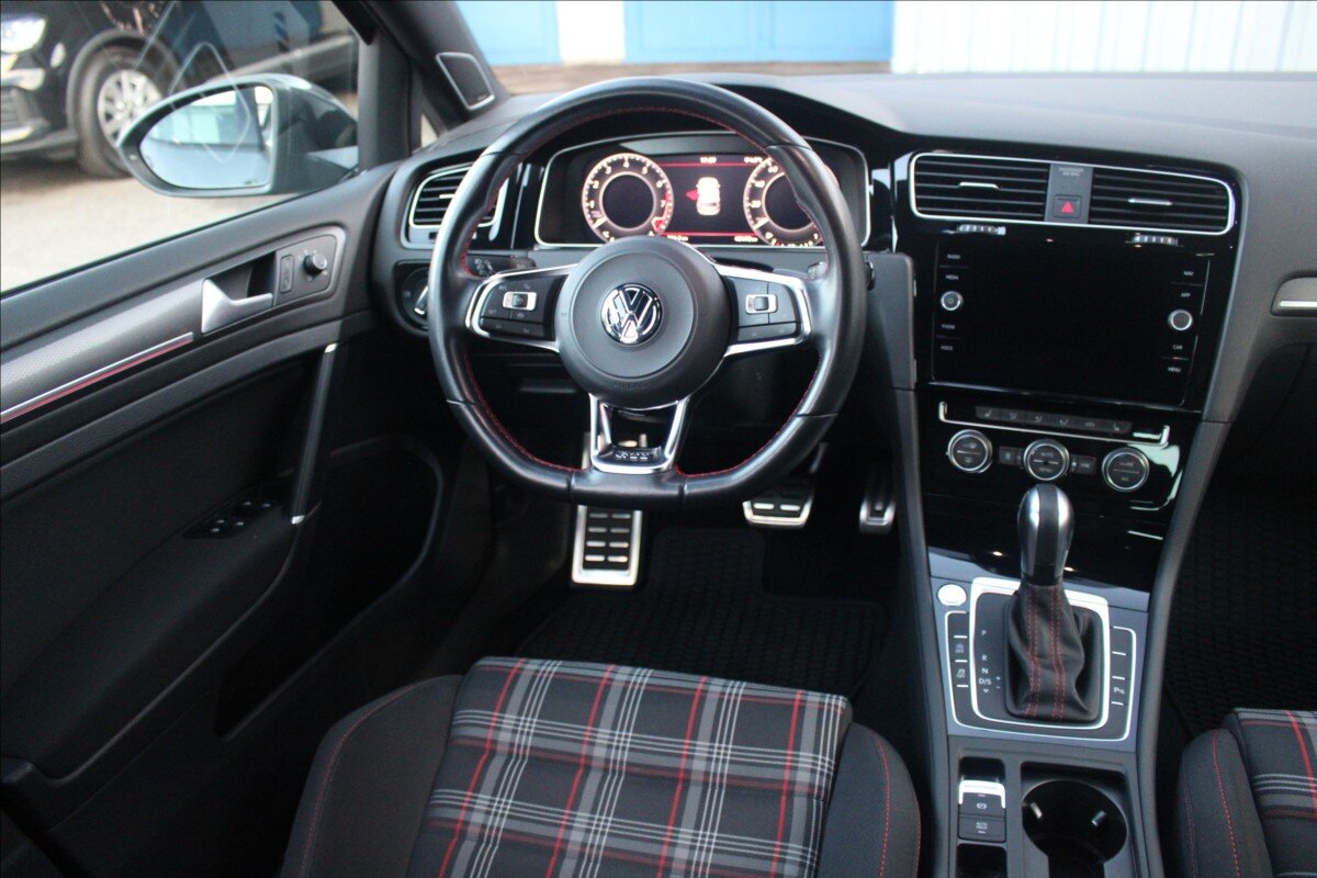 Volkswagen Golf Hatchback 2,0 l 180 kw