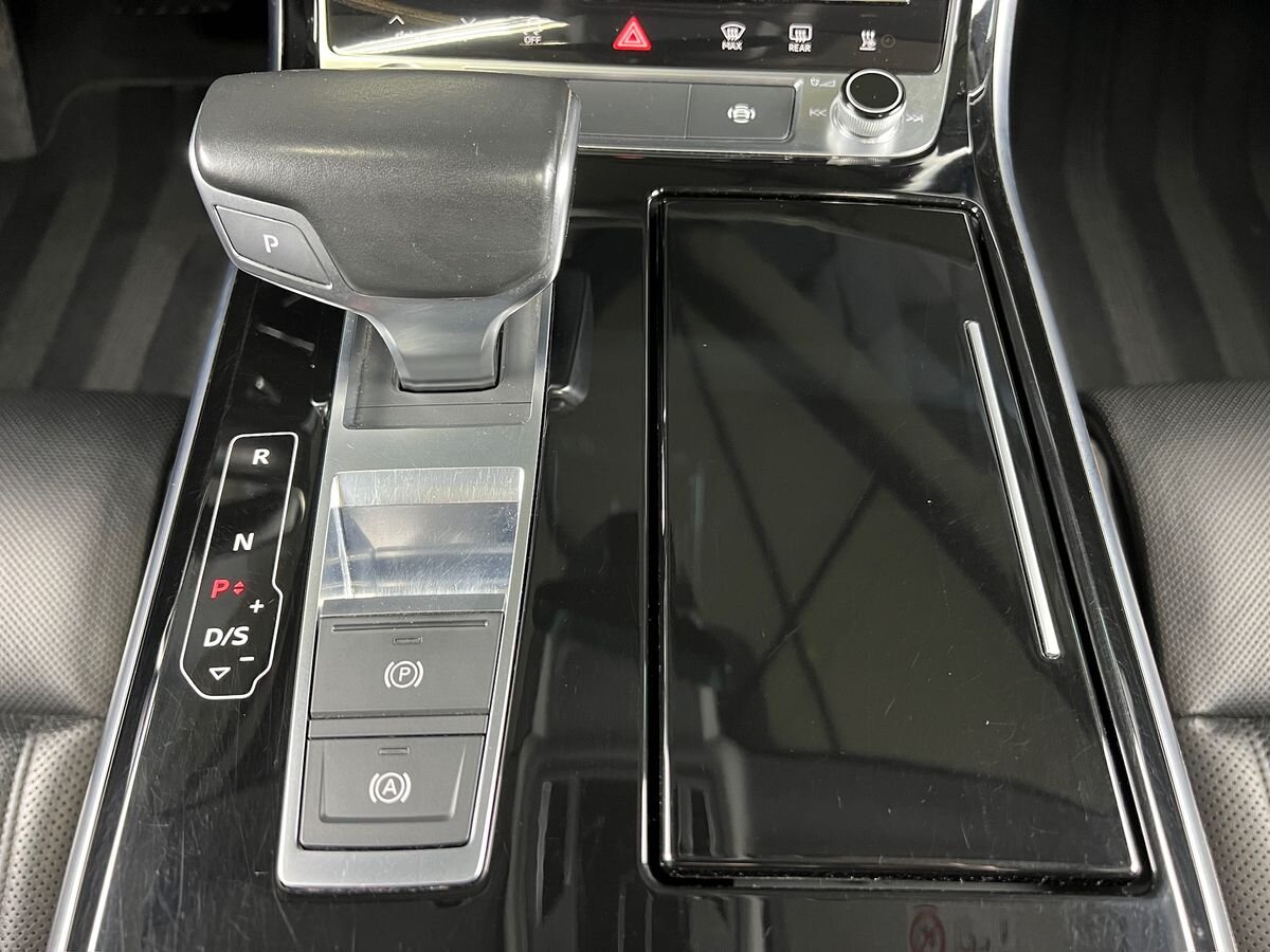 Audi A8 Sedan / Limuzína 3,0 l 210 kw