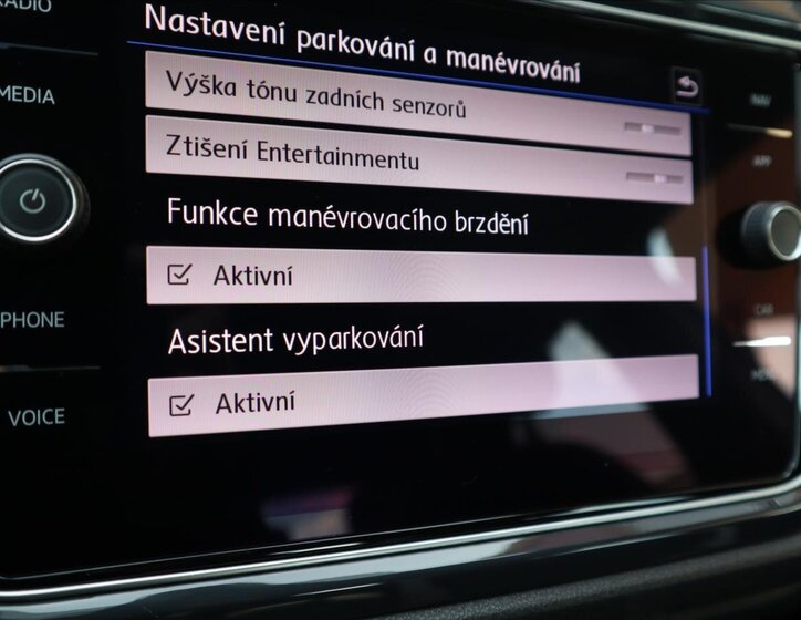 Volkswagen T-Roc CUV / Crossover 1,5 l 110 kw