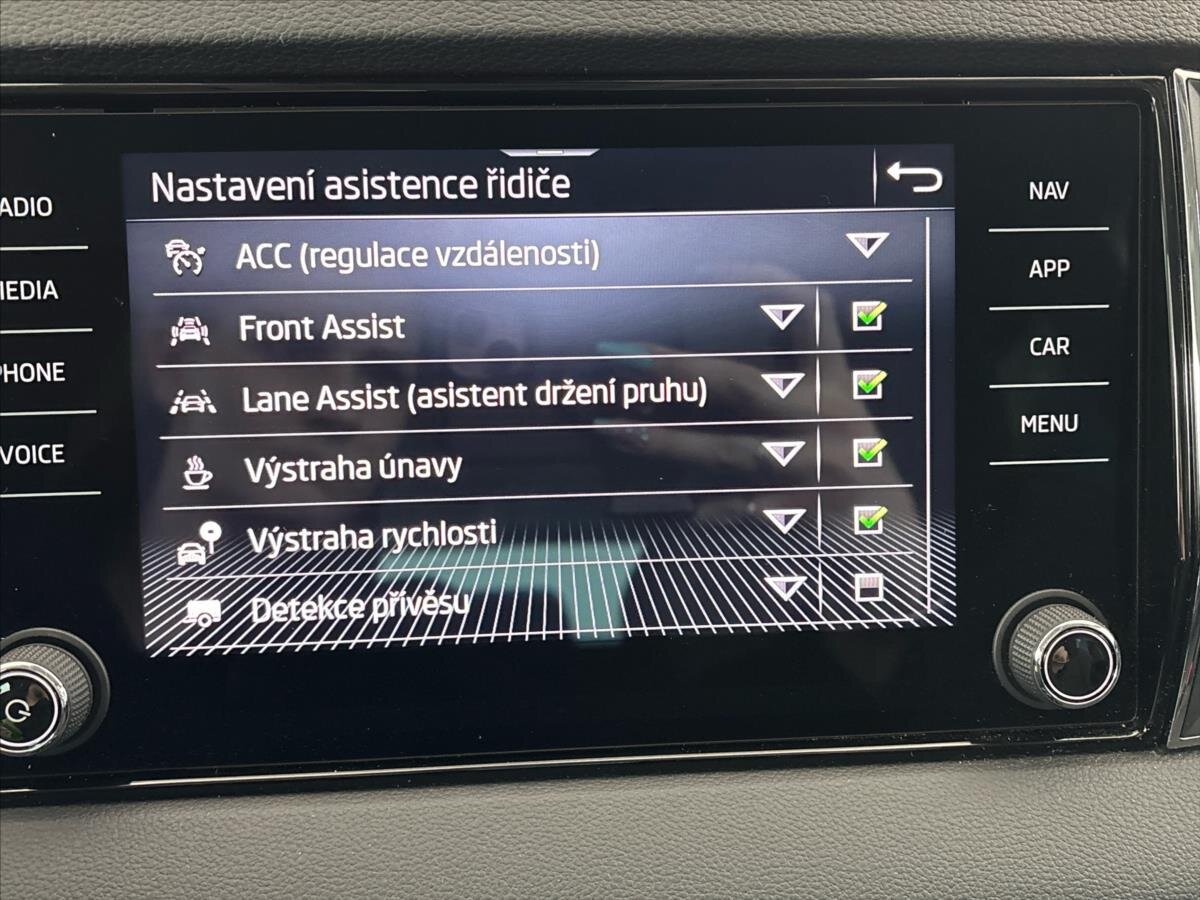 Škoda Karoq SUV / Terénní 1,5 l 110 kw