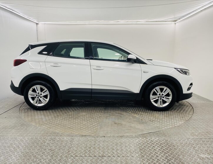 Opel Grandland X SUV 1,2 l 96 kw