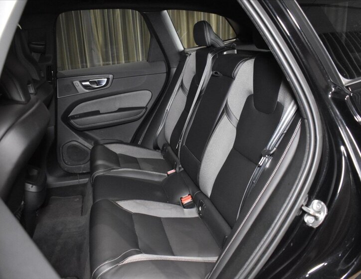 Volvo XC60 SUV / Terénní 2,0 l 145 kw