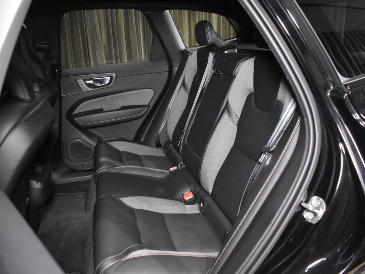 Volvo XC60 SUV / Terénní 2,0 l 145 kw