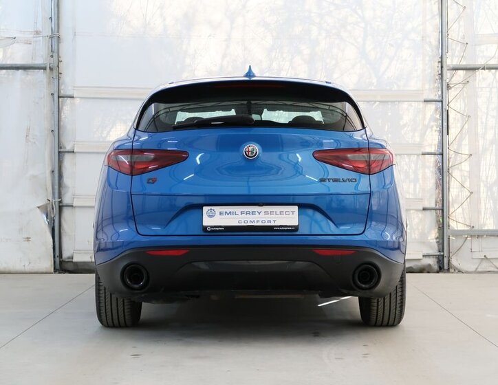 Alfa Romeo Stelvio 8