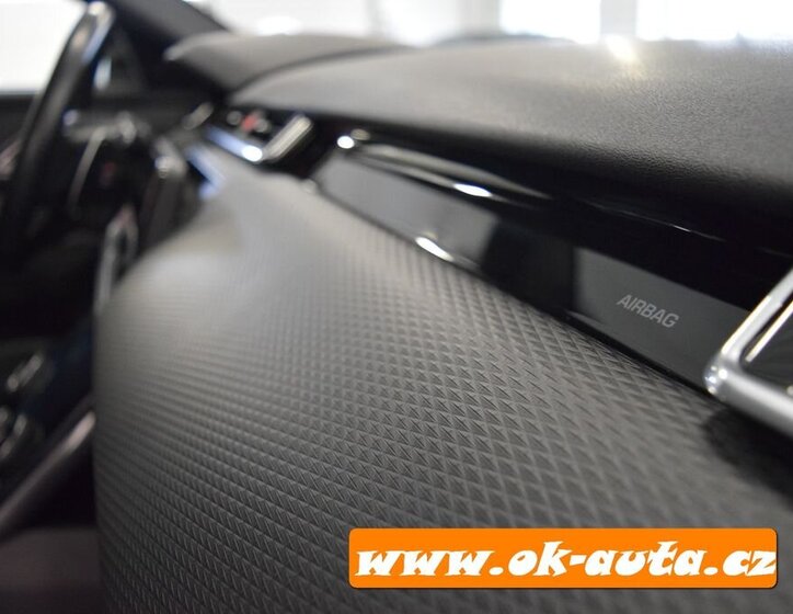 Land Rover Range Rover Velar SUV 2,0 l 150 kw