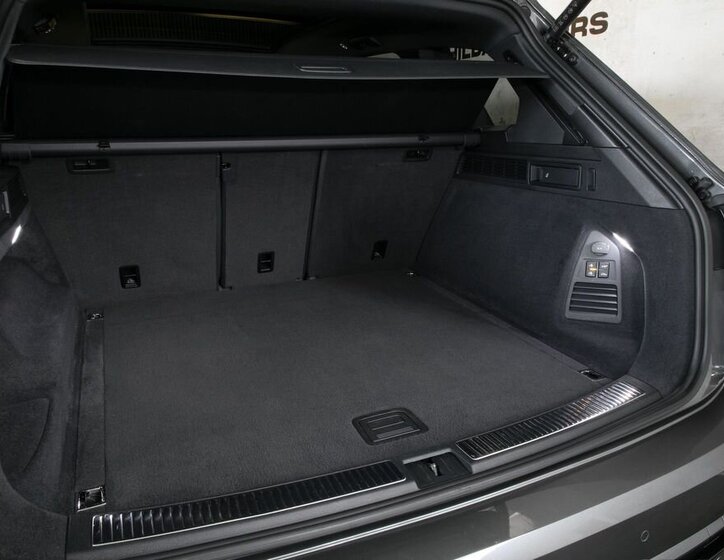 Volkswagen Touareg SUV / Terénní 3,0 l 210 kw