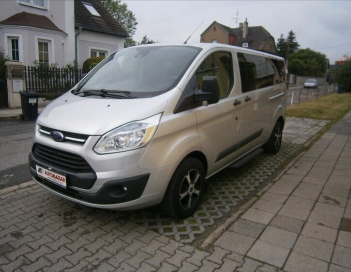 Ford Tourneo Custom Kombi 2,2 l 114 kw