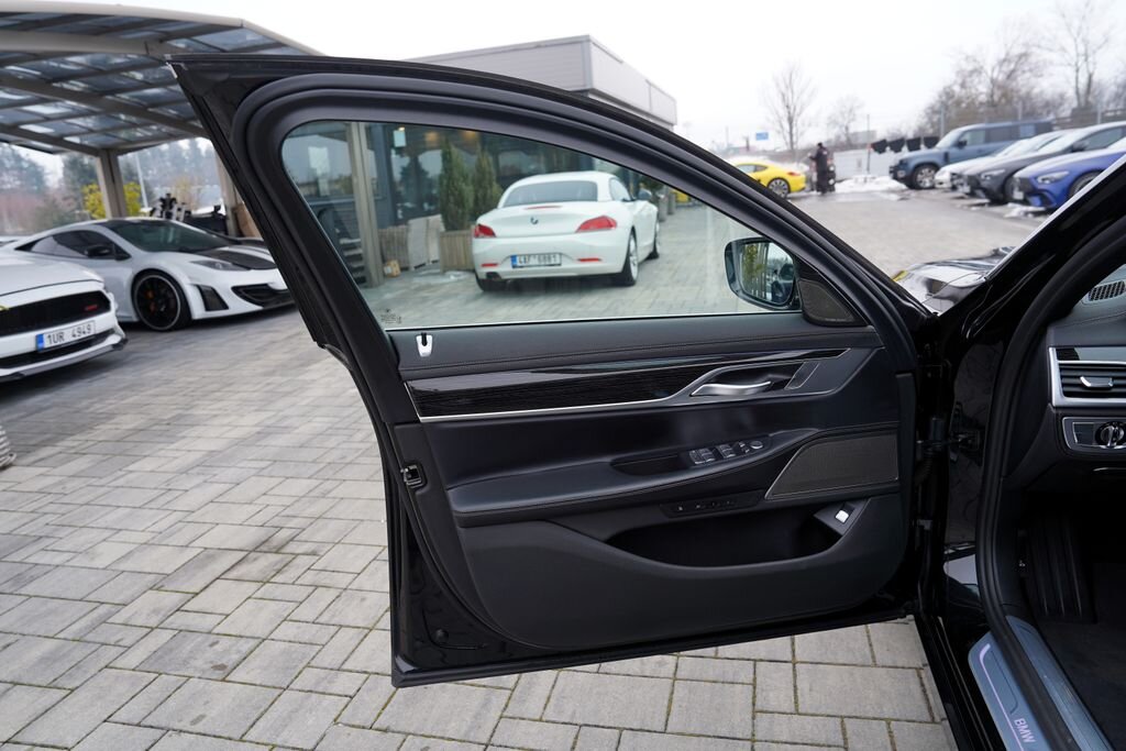 BMW Řada 7 Sedan 3,0 l 210 kw