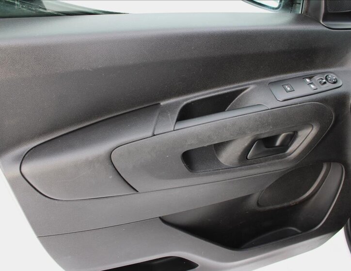 Opel Combo Skříň 1,5 l 96 kw