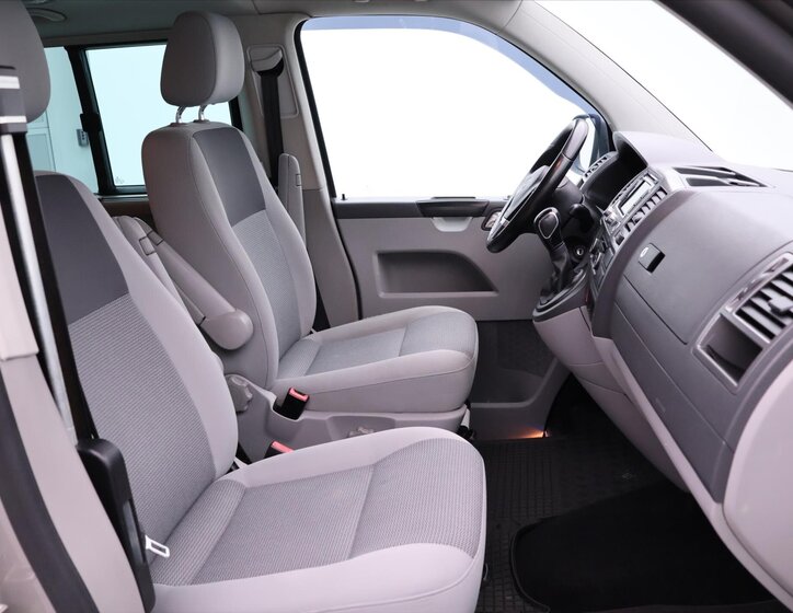 Volkswagen Caravelle 11