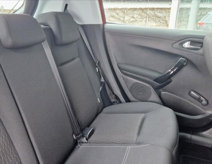 Peugeot 208 Hatchback 1,2 l 61 kw