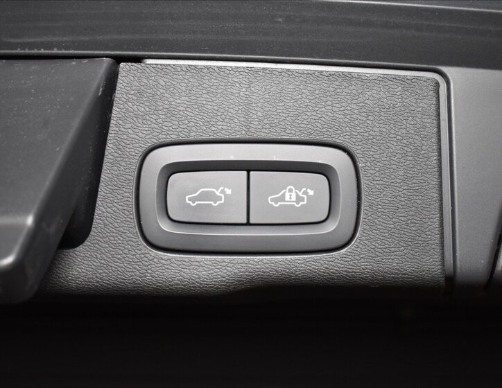 Volvo XC60 SUV / Terénní 2,0 l 145 kw