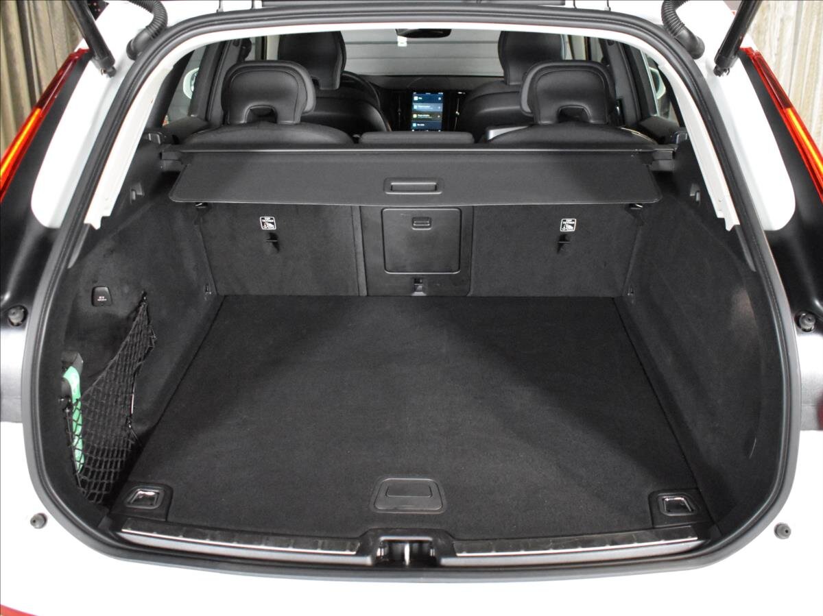 Volvo XC60 SUV / Terénní 2,0 l 145 kw