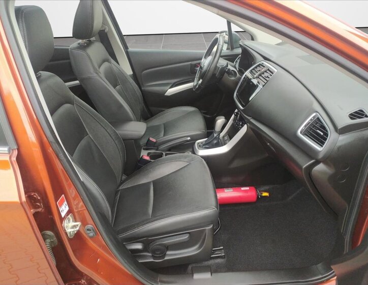 Suzuki SX4 S-Cross SUV / Terénní 1,4 l 103 kw