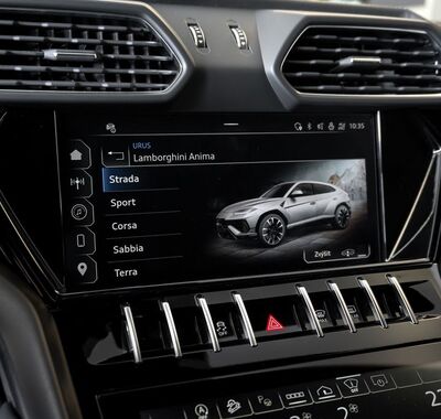 Lamborghini Urus 12