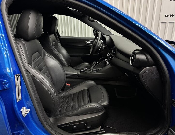 Alfa Romeo Giulia Sedan / Limuzína 2,0 l 206 kw