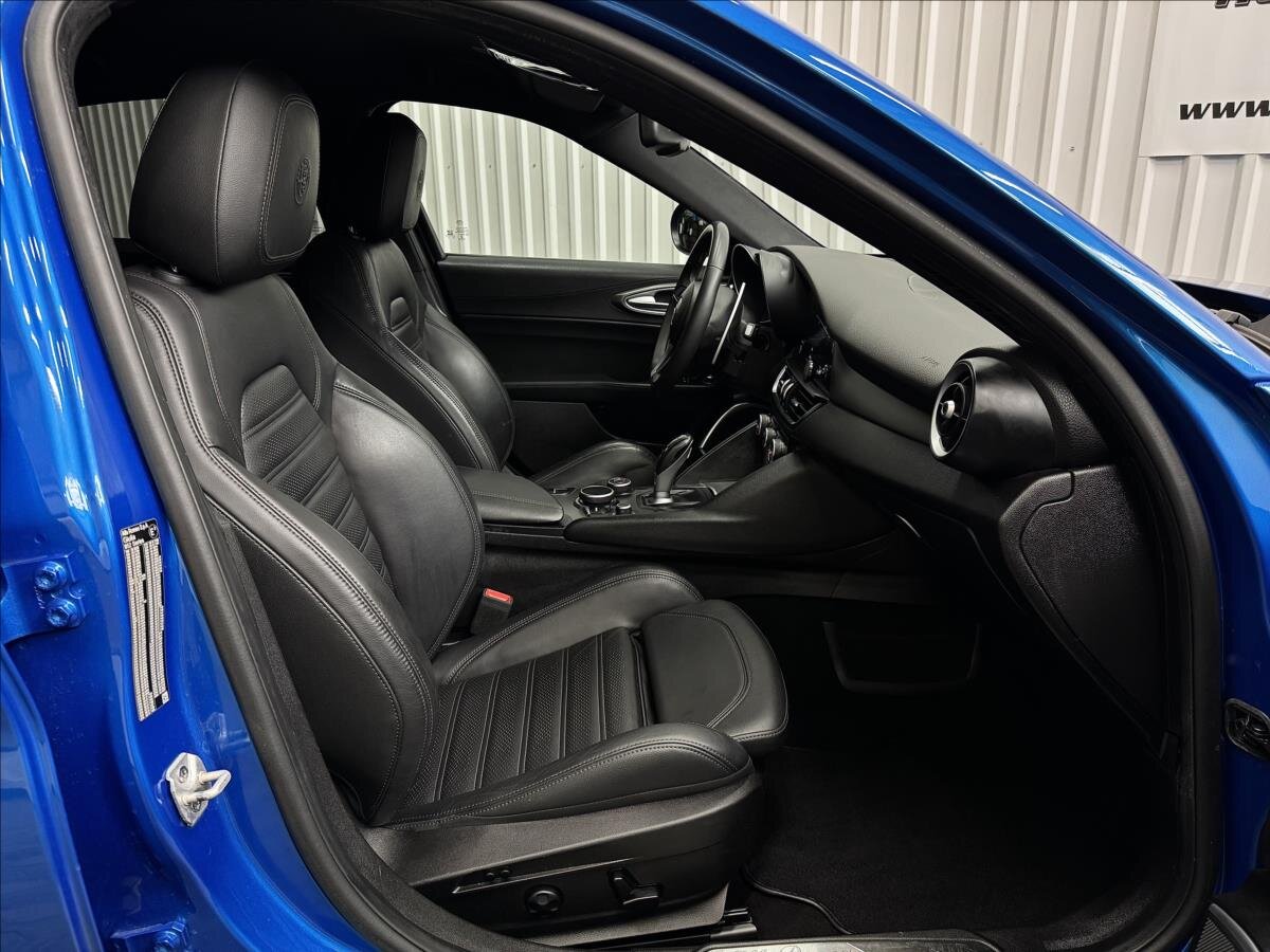 Alfa Romeo Giulia Sedan / Limuzína 2,0 l 206 kw