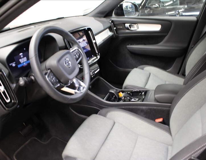 Volvo XC40 Kombi 2,0 l 145 kw
