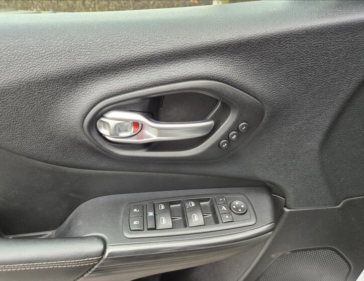 Jeep Cherokee SUV 2,2 l 147 kw