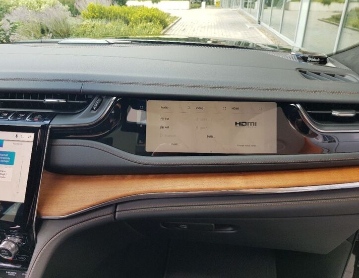 Jeep Grand Cherokee 12