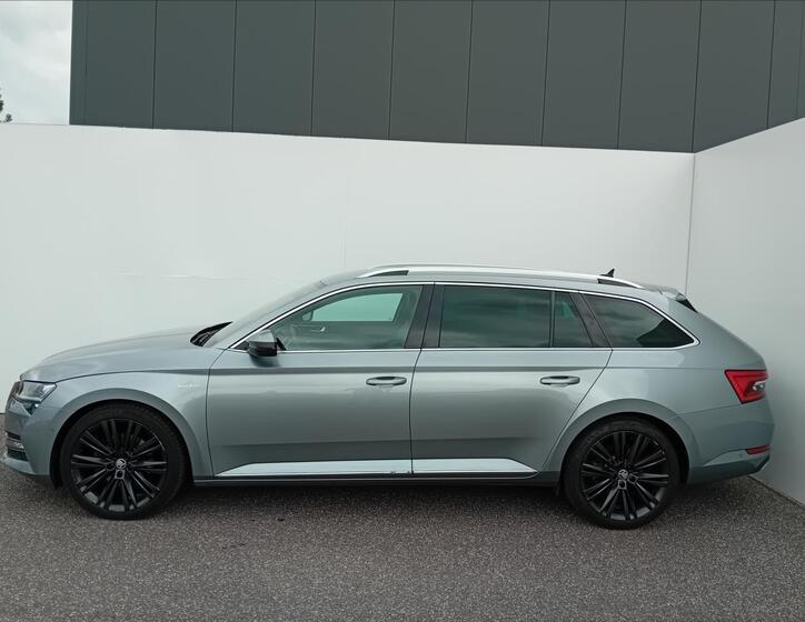 Škoda Superb 9