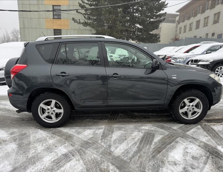 Toyota RAV4 SUV 2,2 l 100 kw