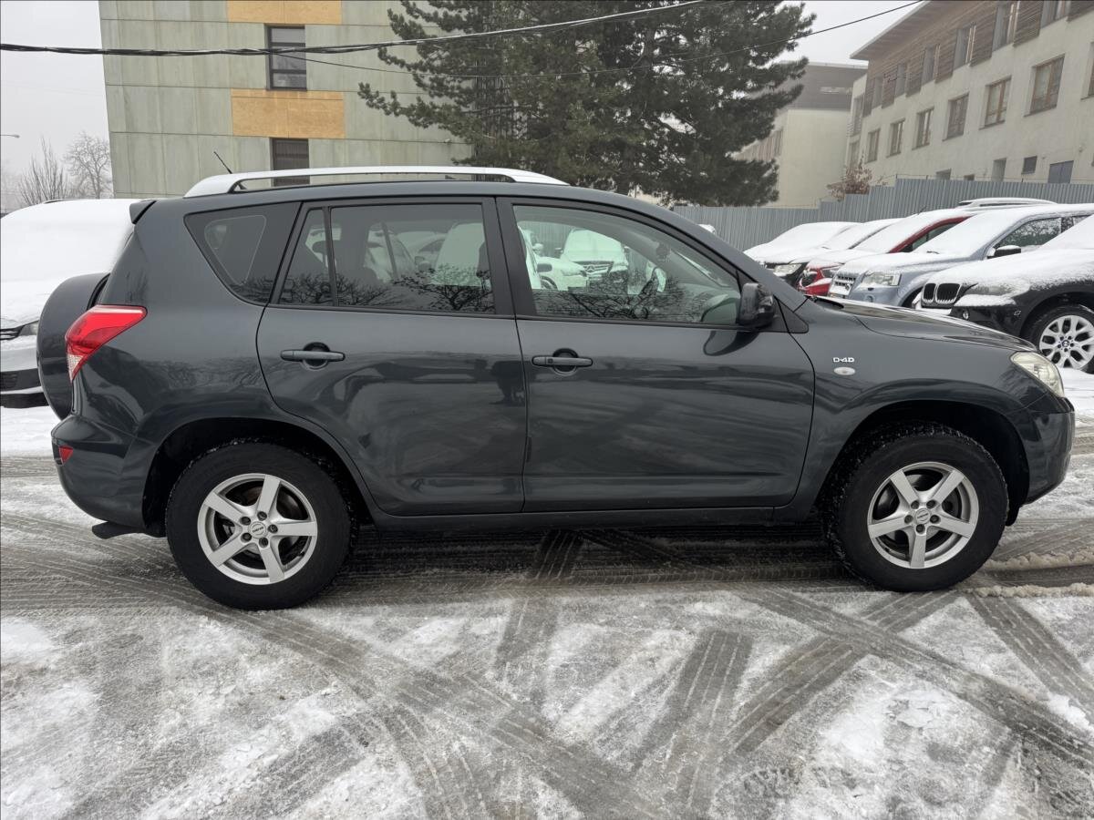 Toyota RAV4 SUV 2,2 l 100 kw