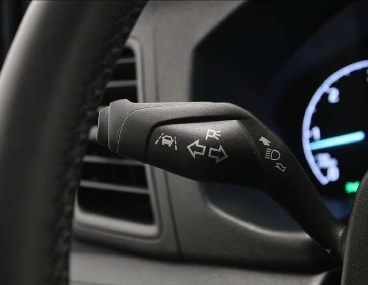 Ford Tourneo Custom MPV 2,0 l 110 kw