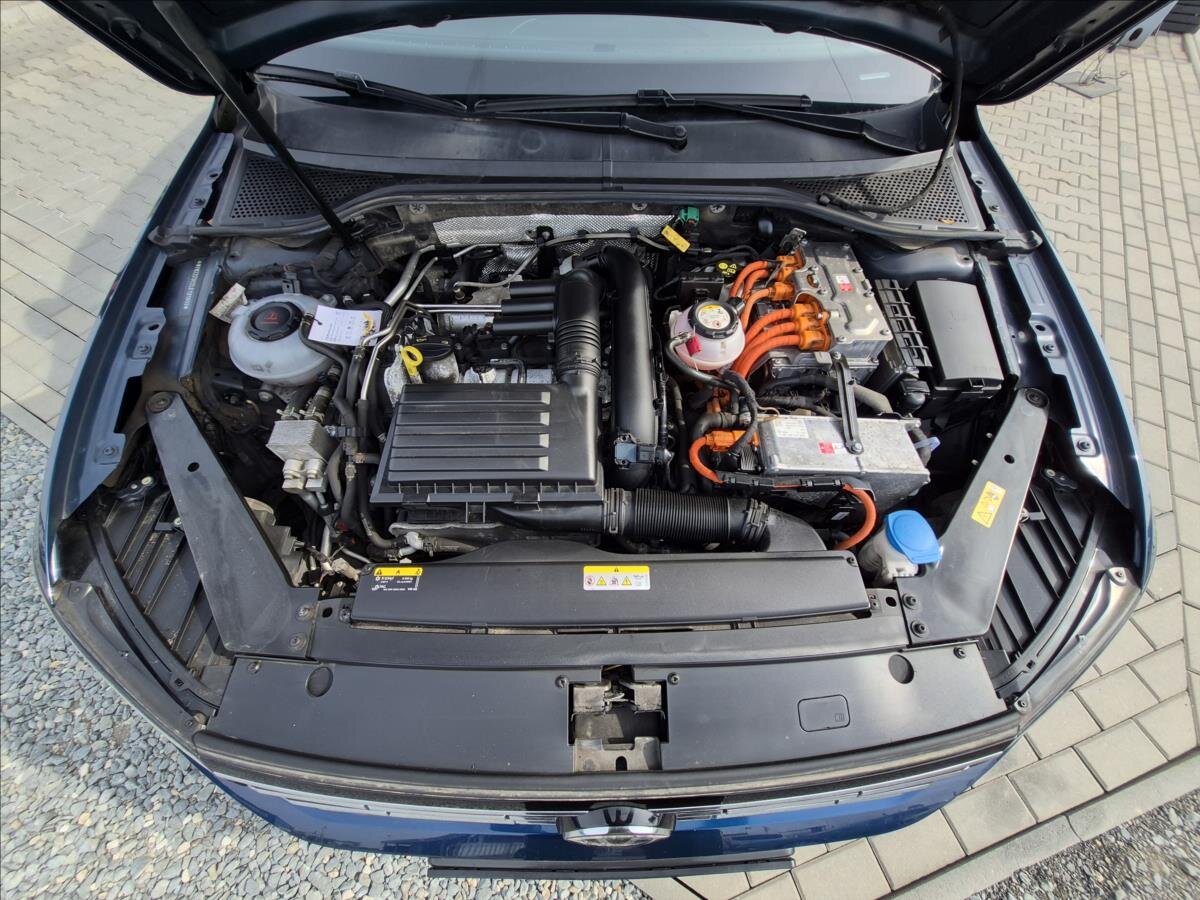 Volkswagen Passat Kombi 1,4 l 160 kw