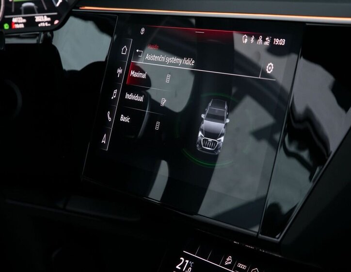 Audi e-tron SUV / Terénní 0,0 300 kw