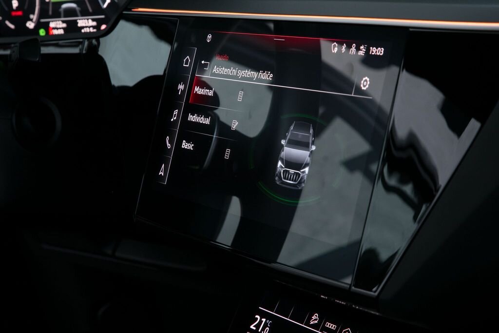 Audi e-tron SUV / Terénní 0,0 300 kw