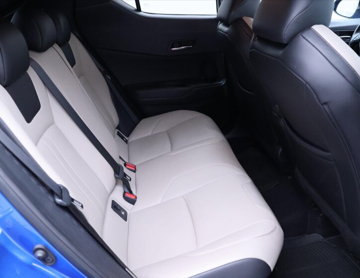 Toyota C-HR SUV 1,8 l 72 kw