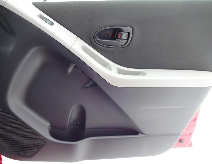 Toyota Yaris Hatchback 998,0 51 kw