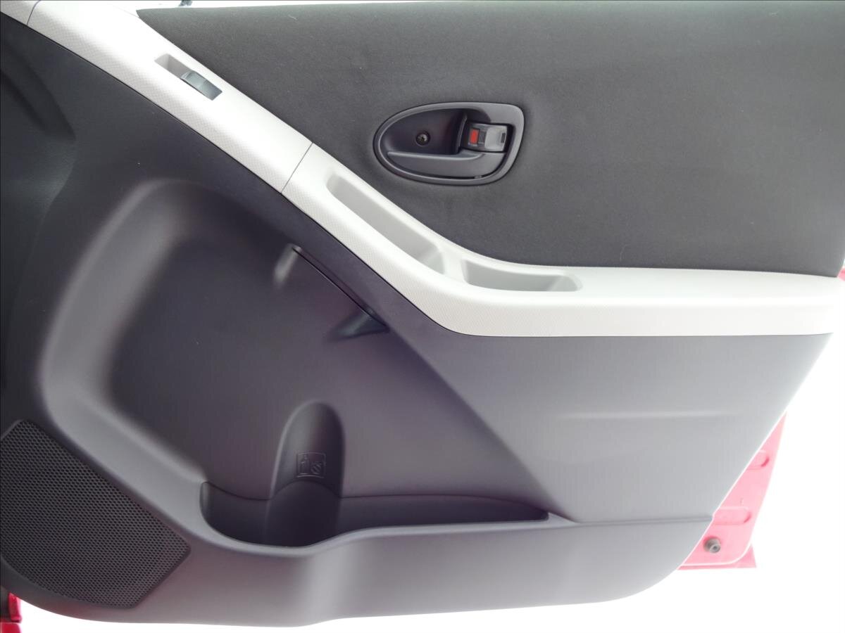Toyota Yaris Hatchback 998,0 51 kw