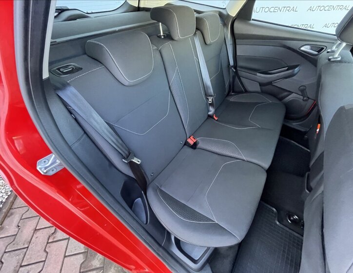 Ford Focus Kombi 999,0 92 kw