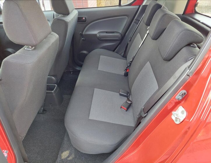 Suzuki Splash Hatchback 996,0 48 kw