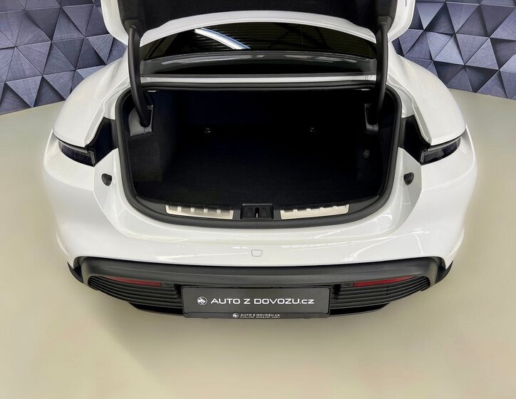 Porsche Taycan Sedan / Limuzína 0,0 320 kw