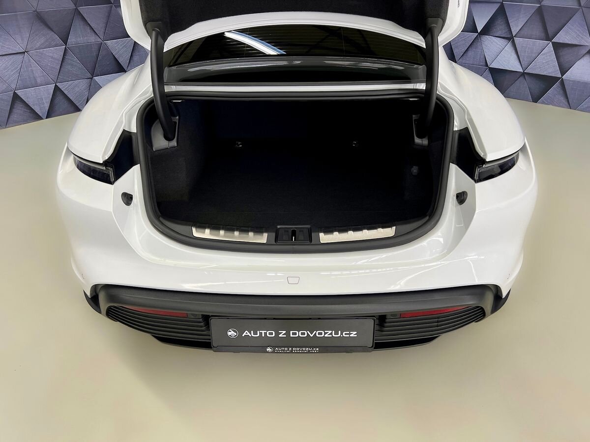 Porsche Taycan Sedan / Limuzína 0,0 320 kw